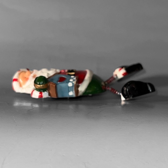 "Springy" Santa Magnet - Picture 3 of 3